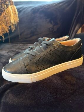 Dolce Vita Women's Black Leather Low-Top Sneakers with White Sole